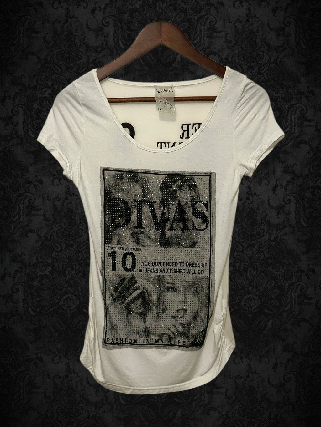 Diva Graphic Scoop‑Neck Tee