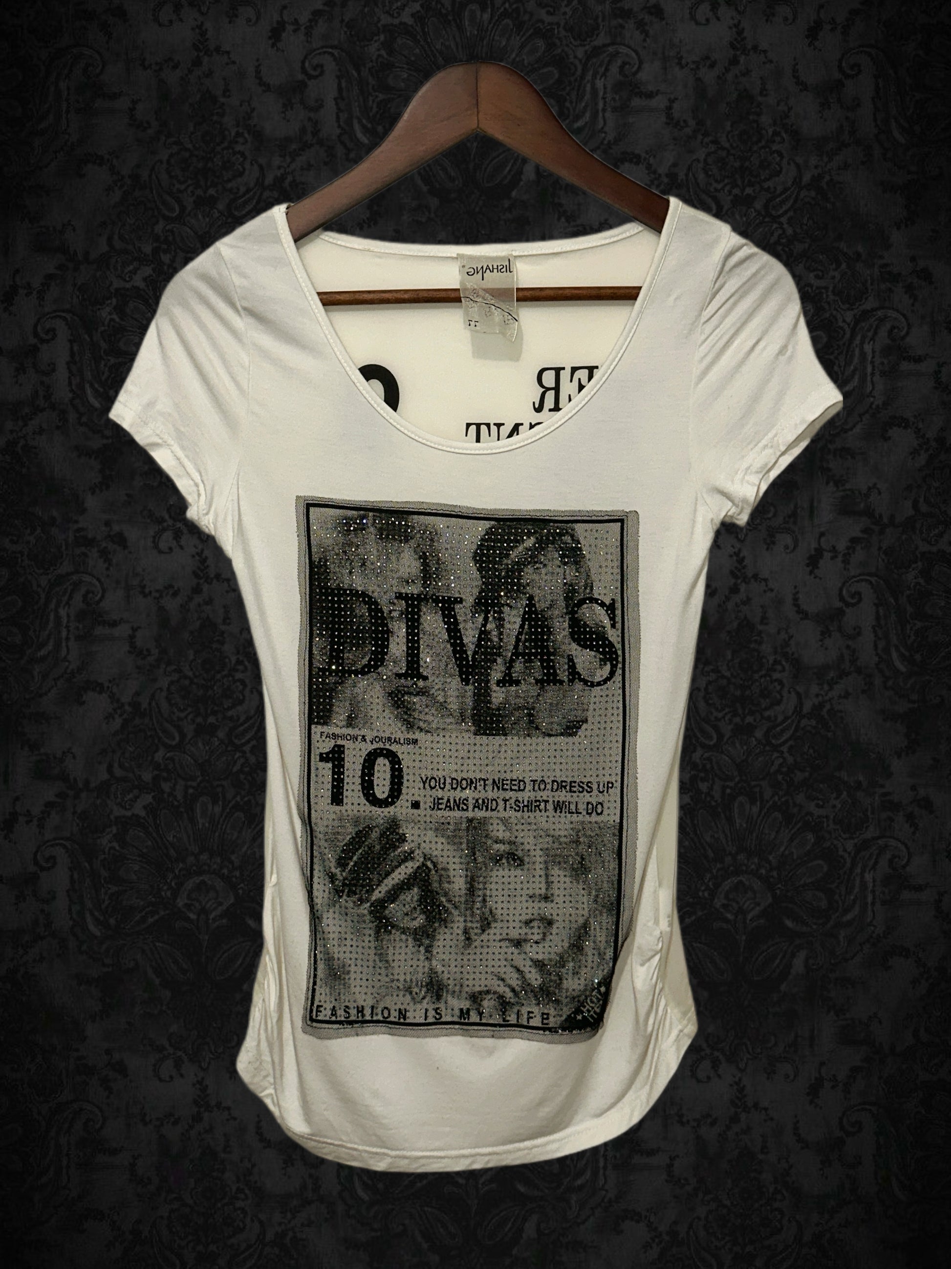 Diva Graphic Scoop‑Neck Tee