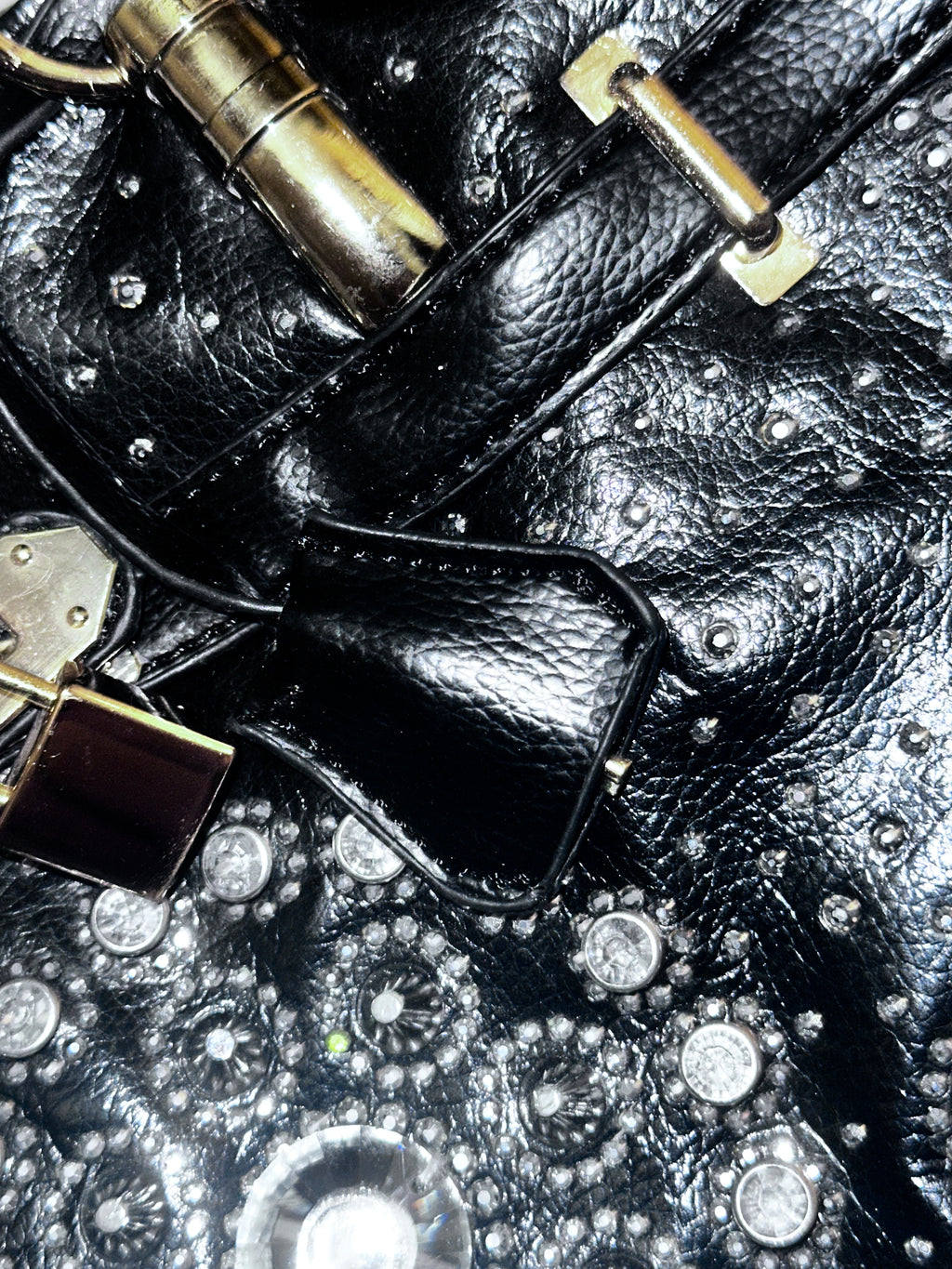 Black shiny leather rhinestone pattern bag