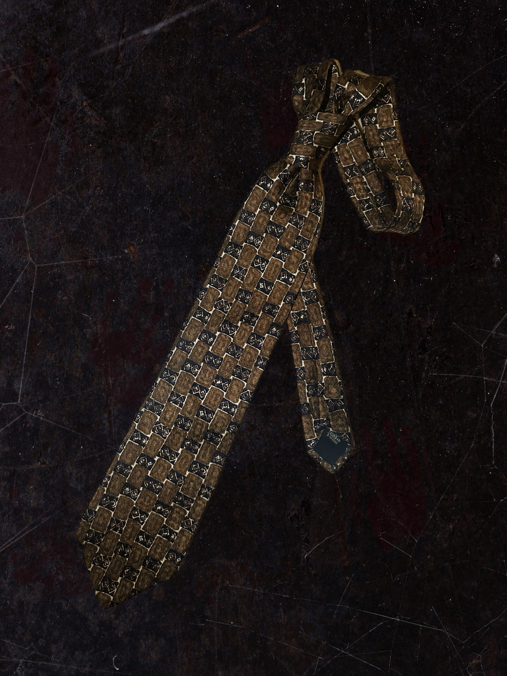 Brown printed pattern tie